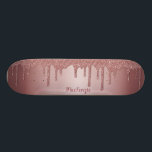 Girly Cool Pink Rose Gold Glitter Sparkle Drips Skateboard<br><div class="desc">Girly Cool Pink Rose Gold Glitzer Sparkle Tropfen Skateboard mit Imitats Glitzer Tropfen und Ihrem personalisierten Namen. Einfach zu anpassen und perfekt für Ihre Glitzer Ästhetik.</div>