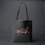 Girly Coral Pink Elegante Script Name Monogram Tasche<br><div class="desc">Personalisieren Sie Ihre schöne mit Monogramm trendige Black Grocery Tote Bag! Der unten stehende Text kann Ihrem bevorzugten Satz oder sogar Ihrem vollständigen Namen personalisiert sein; Sie können ihn auch löschen, wenn Sie ihn bevorzugen. Wenn Sie Hilfe benötigen, lass uns bitte unter belytaliarecipes@gmail.com und wir helfen Ihnen gerne weiter. ©...</div>