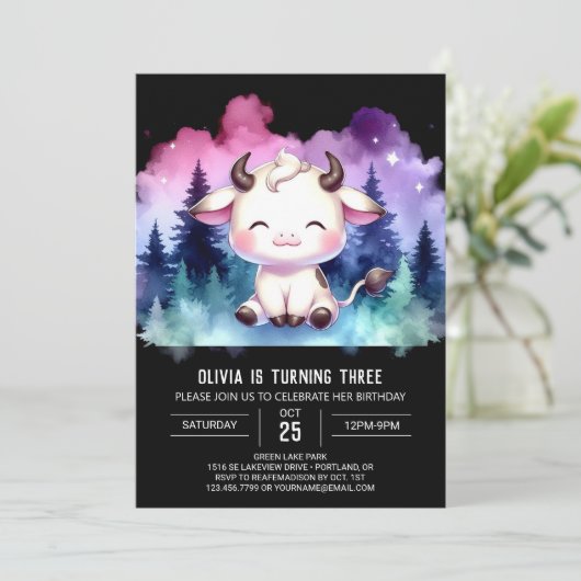 Girly Custom Cow Geburtstag Einladung (Stehend Vorderseite)