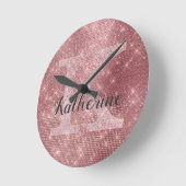 Girly Dusty Rose Gold Sparkle Glam Monogramm Name Runde Wanduhr (Winkel)