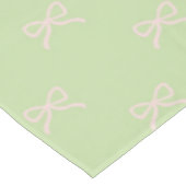 Girly Elegant Green & Pink Bow Pattern Spring Tischdecke (Schrägansicht)
