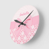 Girly Elegant Pink Damask Wrap Bow Personalisiert Runde Wanduhr (Winkel)