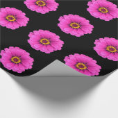 Girly Floral Pink Black Daisy Geschenkpapier (Ecke)