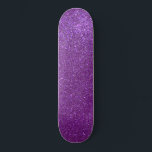 Girly Funkelnd Royal Lila Glitzer Skateboard<br><div class="desc">Dieses mädchenhafte und schicke Design ist perfekt für das Mädchen. Es zeigt Imitate, die funkelnd königlichen lila Glitzer gedruckt haben. Es ist hübsch, modern, trendig und einzigartig. ***WICHTIGE HINWEIS FÜR DESIGN: Für individuelle Designanfragen, wie z.B. passende Produktanfragen, Farbänderungen, Platzierungsänderungen oder andere Änderungswünsche, klicken Sie bitte auf den Button "MESSAGE" oder...</div>