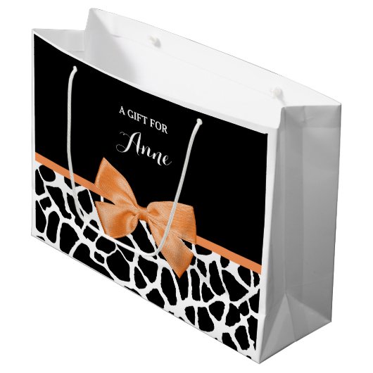 Girly Giraffe Print Orange Ribbon Bow mit Namen Große Geschenktüte (Vorderseite Schrägansicht)