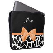 Girly Giraffe Print Orange Ribbon Bow mit Namen Laptopschutzhülle (Vorne Rechts)