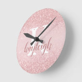 Girly Glam Rose Gold Glitzer Monogram Sparkname Runde Wanduhr (Winkel)