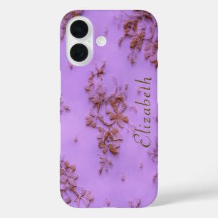 Girly Gold Lace Lila Feminine und Elegant iPhone 16 Hülle