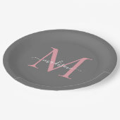 Girly Grau Rosa Monogramm Trendige Skript Name Pappteller (Schrägansicht)