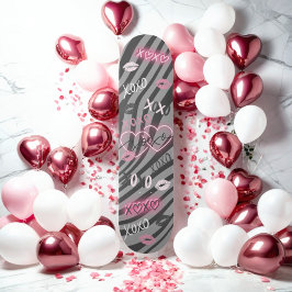 Girly Gray und Pink XOXO Valentine Skateboard