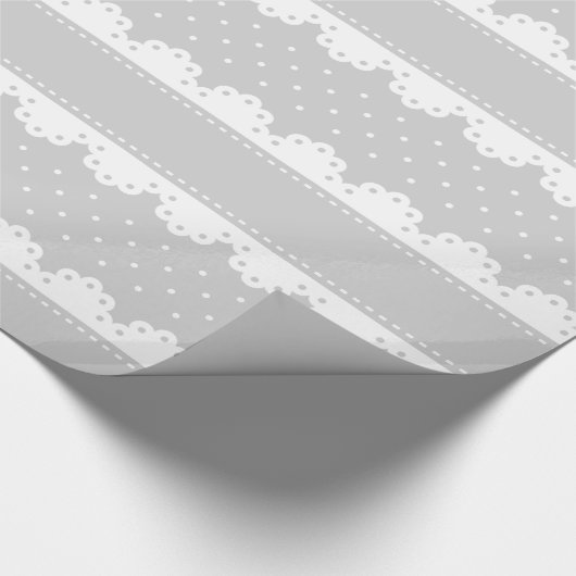 Girly Grey und White Polka Dot Lace Pattern Geschenkpapier (Ecke)