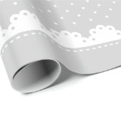Girly Grey und White Polka Dot Lace Pattern Geschenkpapier (Rolleneckpunkt)