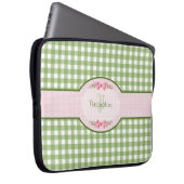 Girly grünes Gingham-Monogramm mit Namen Laptopschutzhülle (Vorne Rechts)