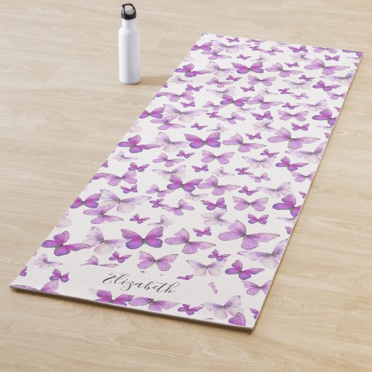 Girly Lila Pastel Butterflies Individuelle Name Yogamatte (Beispiel)