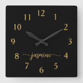 Girly Minimalist Black Gold Monogram Name Script Quadratische Wanduhr (Vorderseite)