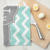 Girly Mint Zickzack Gray Monogram Handtuch (Viertel Falte)