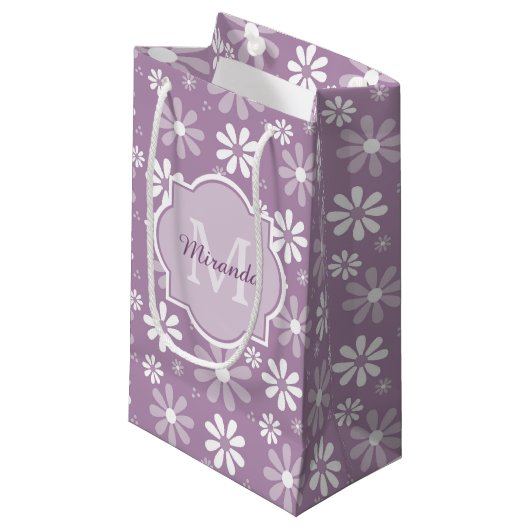 Girly Monogram Light Lila Daisy Blume und Name Kleine Geschenktüte (Vorderseite Schrägansicht)