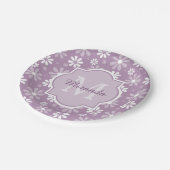 Girly Monogram Light Lila Daisy Blume und Name Pappteller (Schrägansicht)