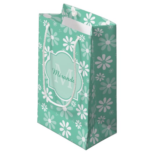 Girly Monogram Minze White Daisy Blume mit Namen Kleine Geschenktüte (Vorderseite Schrägansicht)