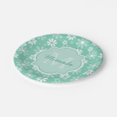 Girly Monogram Minze White Daisy Blume mit Namen Pappteller (Schrägansicht)