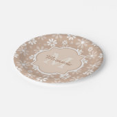 Girly Monogram Niedlich Tan Daisy Blume und Name Pappteller (Schrägansicht)
