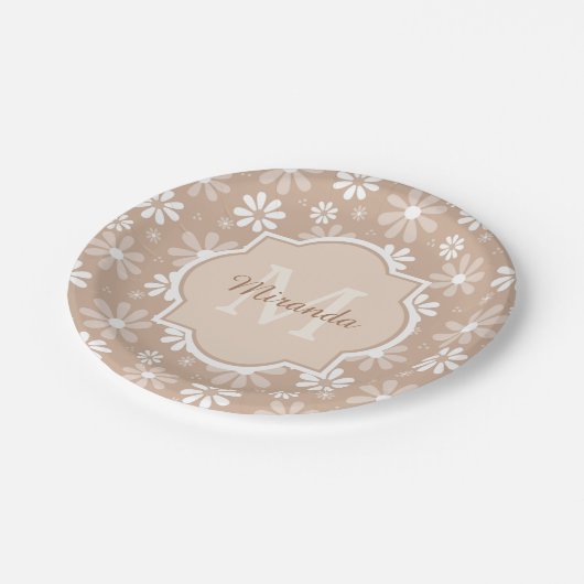 Girly Monogram Niedlich Tan Daisy Blume und Name Pappteller (Schrägansicht)