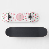 Girly Monogram niedliche Erdbeeren mit Namen Skateboard (Horizontal)