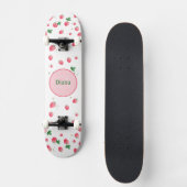 Girly Monogram niedliche Erdbeeren mit Namen Skateboard (Vorderseite)