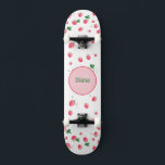 Girly Monogram niedliche Erdbeeren mit Namen Skateboard<br><div class="desc">Machen Sie dieses Girl Skateboard Monogramm und benennen Sie sich Ihren eigenen, indem Sie Ihren Text hinzufügen. Um auf erweiterte Bearbeitungstools zuzugreifen, gehen Sie bitte zu "Personalisieren Sie diese Vorlage" und klicken Sie auf "Details", scrollen Sie nach unten und drücken Sie den Link "Klicken Sie auf, um die Vorlage anzupassen"....</div>