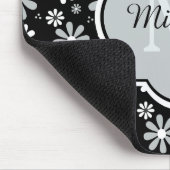 Girly Monogramm-Schwarz-weiße Gänseblümchen-Blumen Mousepad (Ecke)