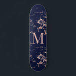 Girly Navy Blauer Marmor Rose Gold Foil Monogram Skateboard<br><div class="desc">Girly Navy Blue Marble Rose Gold Foil Monogram Skateboard mit trendiger Coppery Rose Gold/Rosa auf marinebasischem Marmor und Ihrem individuellen Monogramm. Ideal für Ihre geistliche,  luxuriöse Ästhetik.</div>