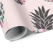 Girly Niedlich Floral Pink Schwarzer Ananas Muster Geschenkpapier (Rolleneckpunkt)