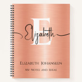 Girly Peach Brushed Metal Script Name Mit Monogram Notizblock (Vorderseite)