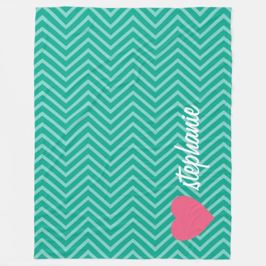 Girly Pink Heart und Trendy Chevrons Script Name Fleecedecke (Vorderseite)