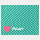 Girly Pink Heart und Trendy Chevrons Script Name Fleecedecke (Vorderseite (Horizontal))
