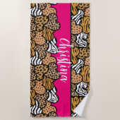 Girly Pink Playful Animal Print Herz Name Strandtuch (Vorderseite)