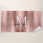 Girly Pink Rose Gold Brushed Metal Script Monogram Strandtuch (Vorderseite)