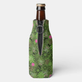Girly Punk Skulls auf Blume Camouflage Hintergrund Flaschenkühler (Flasche Rückseite)