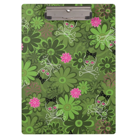Girly Punkschädel auf Blumen-Camouflagehintergrund Klemmbrett (Vorderseite)