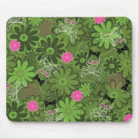 Girly Punkschädel auf Blumen-Camouflagehintergrund
