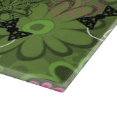 Girly Punkschädel auf Blumen-Camouflagehintergrund Schneidebrett (Ecke)