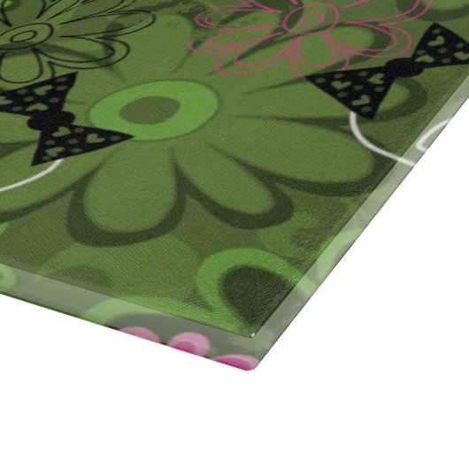 Girly Punkschädel auf Blumen-Camouflagehintergrund Schneidebrett (Ecke)