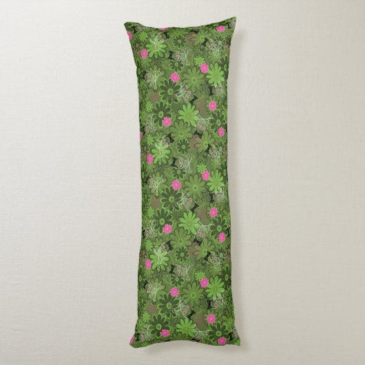 Girly Punkschädel auf Blumen-Camouflagehintergrund Seitenschläferkissen (Rückseite (Vertikal))