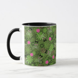 Girly Punkschädel auf Blumen-Camouflagehintergrund Tasse