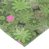 Girly Punkschädel auf Blumen-Camouflagehintergrund Tischdecke (Schrägansicht)