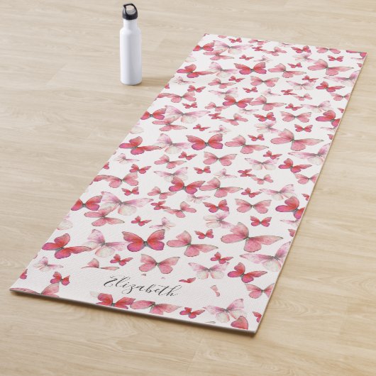 Girly Red Butterflies Individuelle Name Yogamatte (Beispiel)