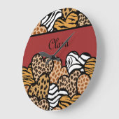 Girly Red Playful Animal Print Herds Name Große Wanduhr (Winkel)