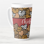 Girly Red Playful Animal Print Herds Name Milchtasse (Linke Ecke)