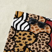Girly Red Playful Animal Print Herds Name Strandtuch (Beispiel)