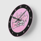 Girly Rock n' Roll Skull Runde Wanduhr (Winkel)